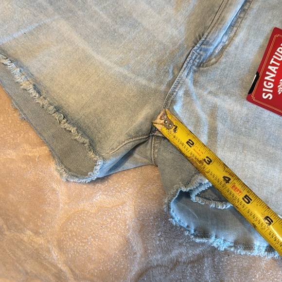 NWT LEVI SHORTS - Picture 11 of 14